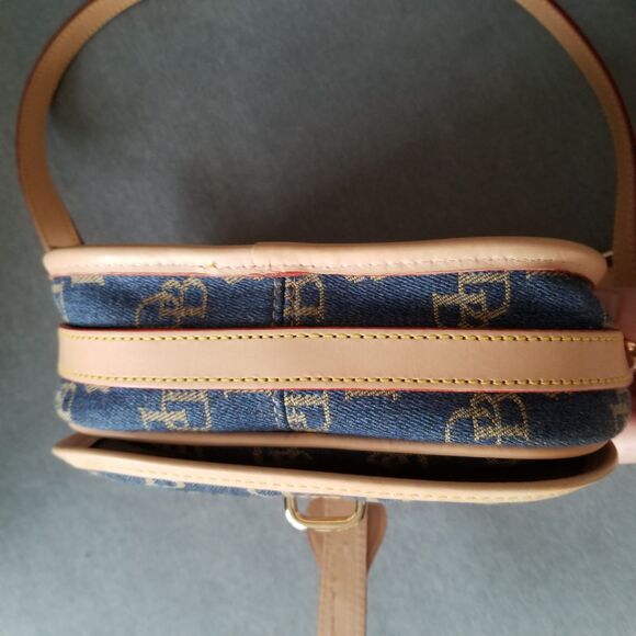 Vintage Dooney & Bourke Small Saddle Crossbody - Picture 4 of 12